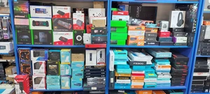 Фото товаров в магазине, мышки, клавиатуры и наушники - 