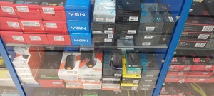 Фото товаров в магазине, мышки, клавиатуры и наушники - 
