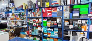 Фото товаров в магазине, мышки, клавиатуры и наушники - 