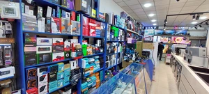 Фото товаров в магазине, мышки, клавиатуры и наушники - 
