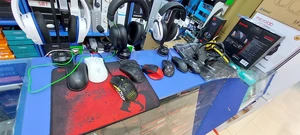 Фото товаров в магазине, мышки, клавиатуры и наушники - 